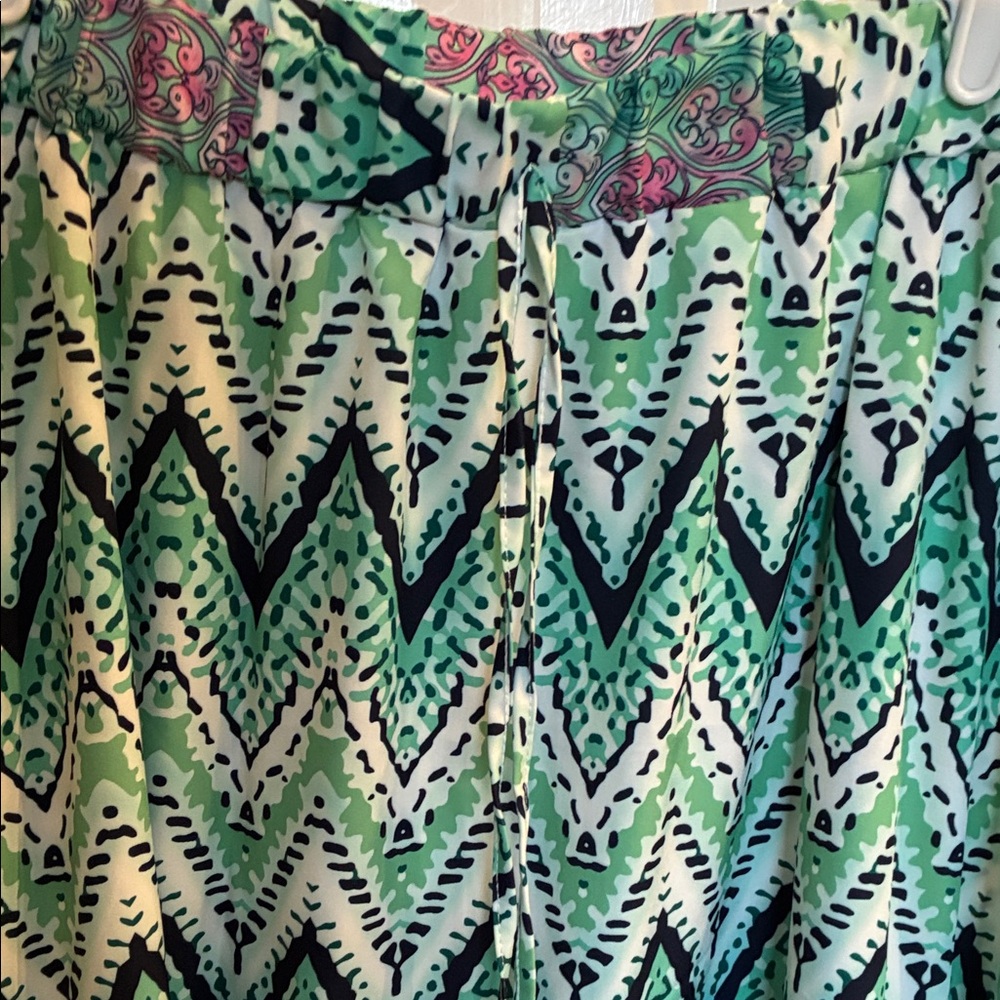 Green and Black Zigzag Patterned Skirt